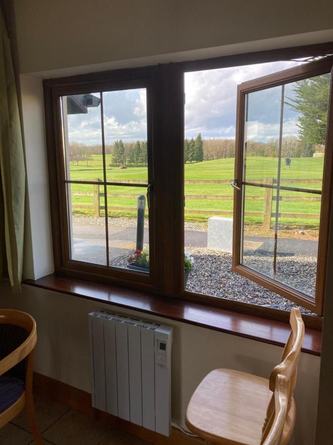 Your Very Own 19Th Hole!! Tipperary Exterior photo
